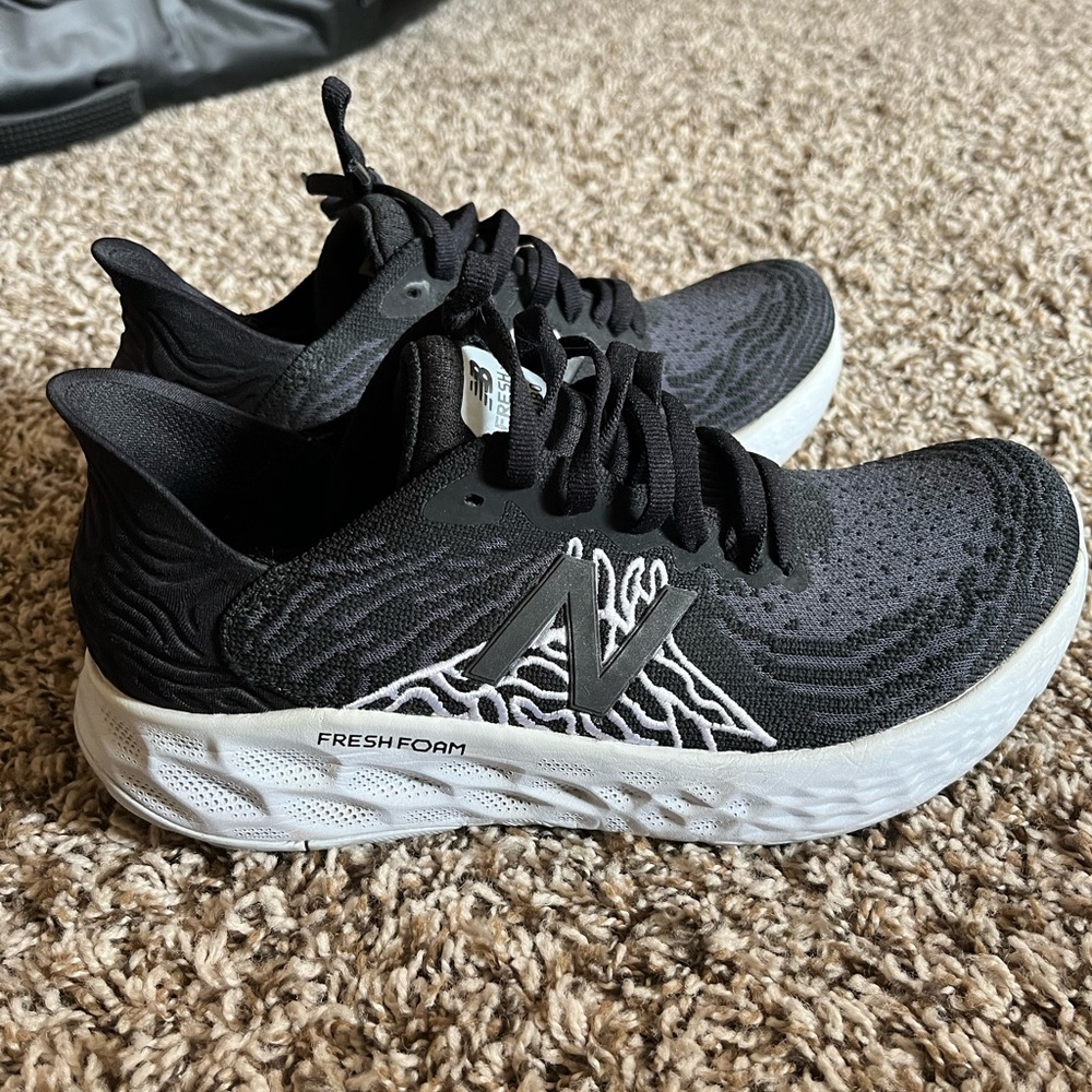 Barely worn new balance!!